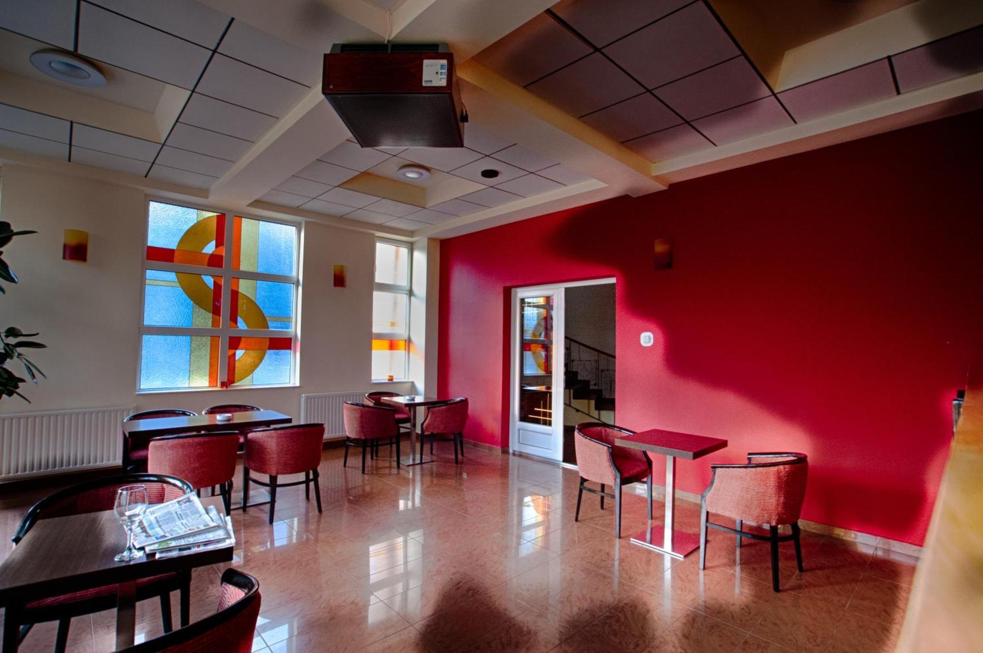 Hotel Melody Орадя Экстерьер фото