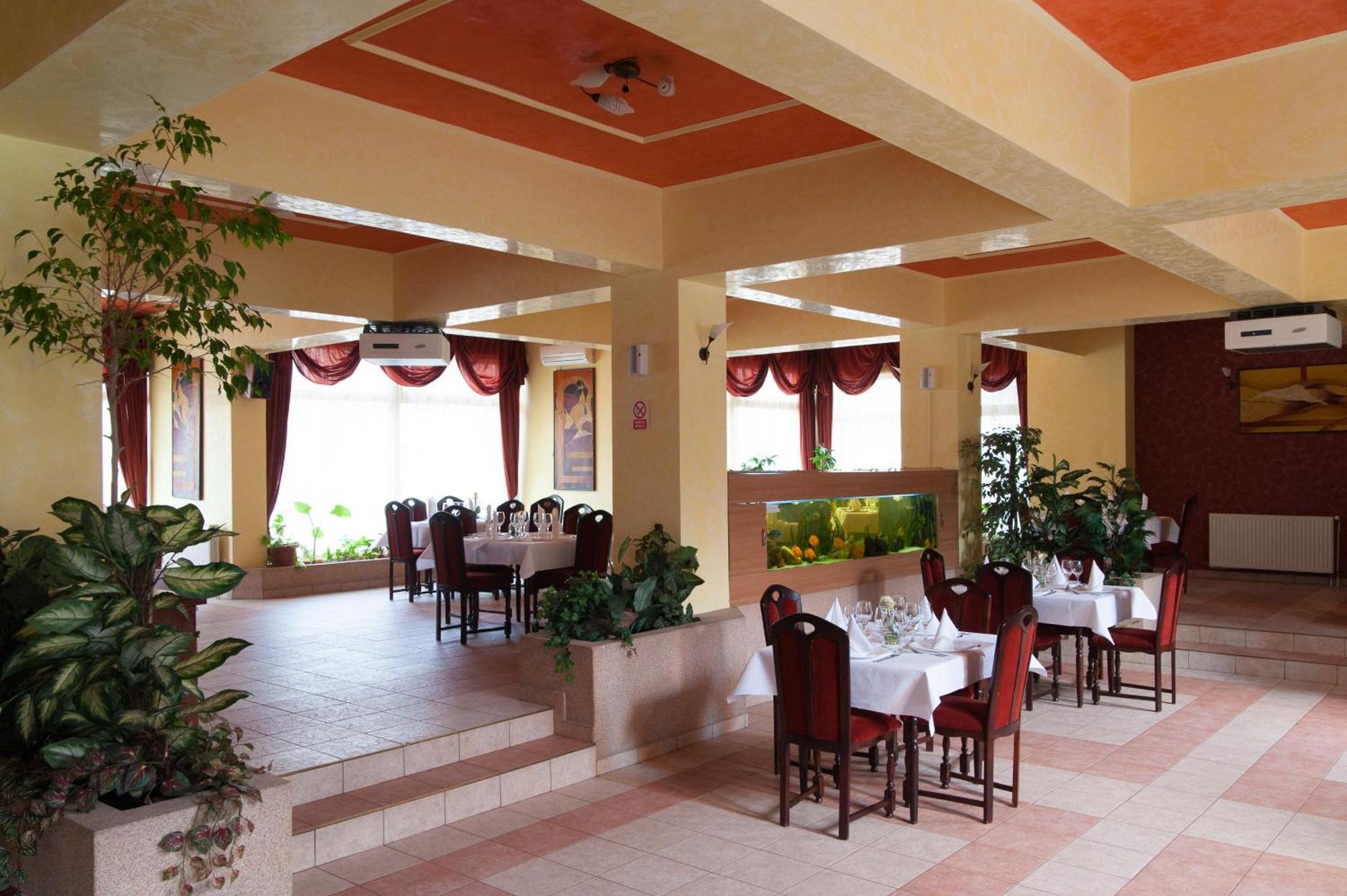 Hotel Melody Орадя Экстерьер фото
